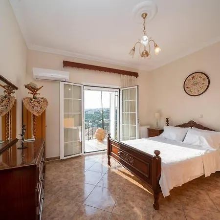 Dimitris Luxury Kaligata
